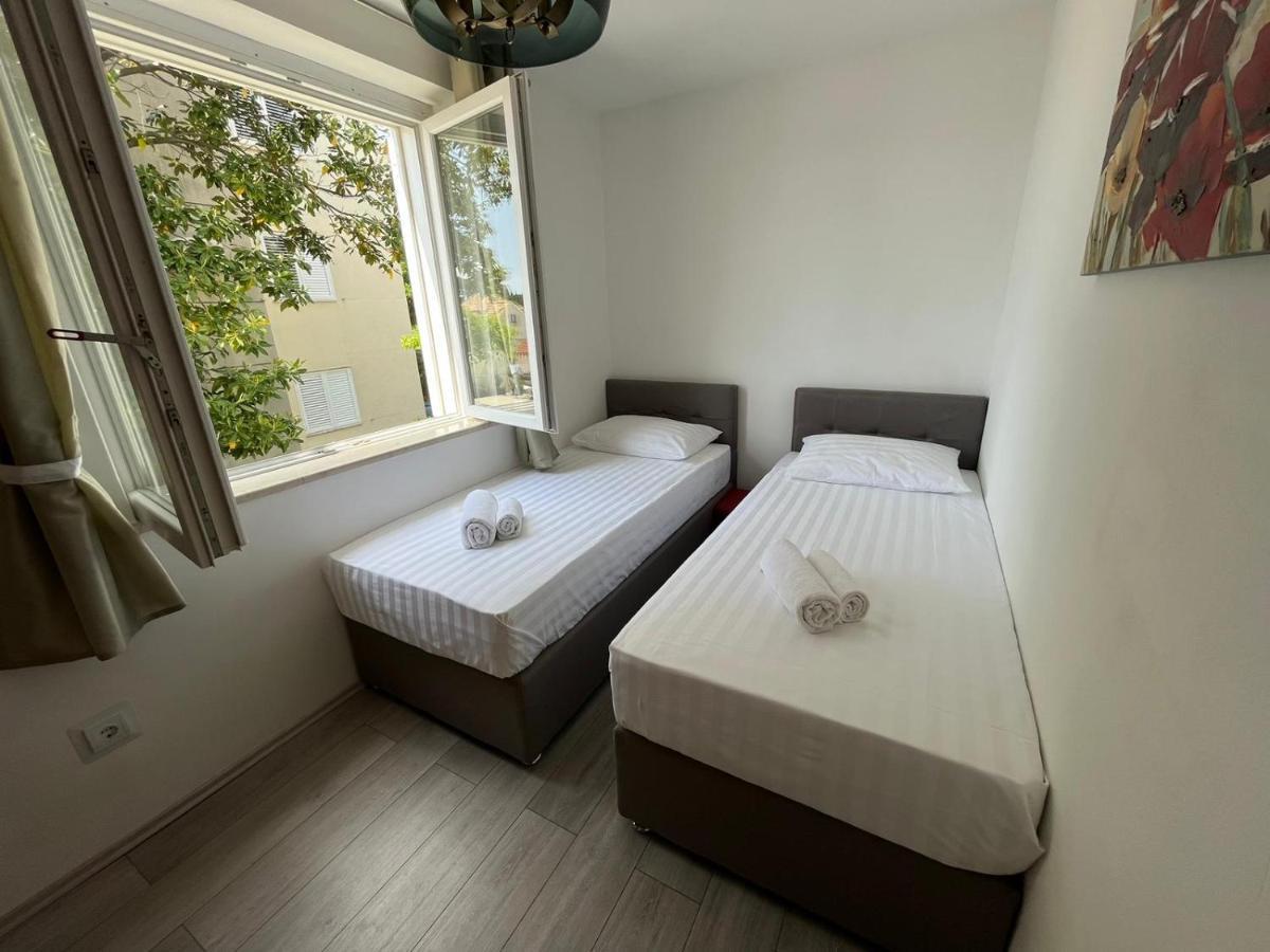 Apartment Gallery - View Of The Old Town & Free Parking Dubrovnik Exterior photo